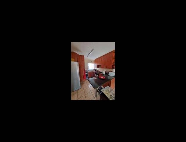 2 BEDROOM TOWNHOUSE FOR SALE IN SONNEVELD